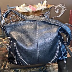Luce Black Pebble Leather Shoulder Bag.